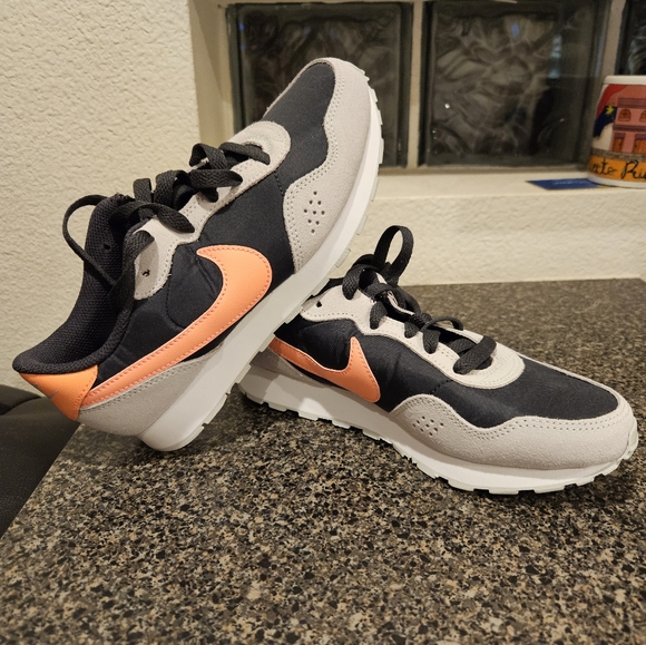 Nike Sneakers - Picture 1 of 3